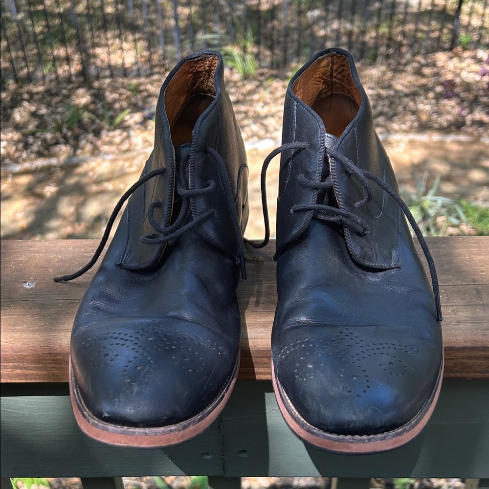 Florsheim Black Leather Chukka Boots with Brown Welt